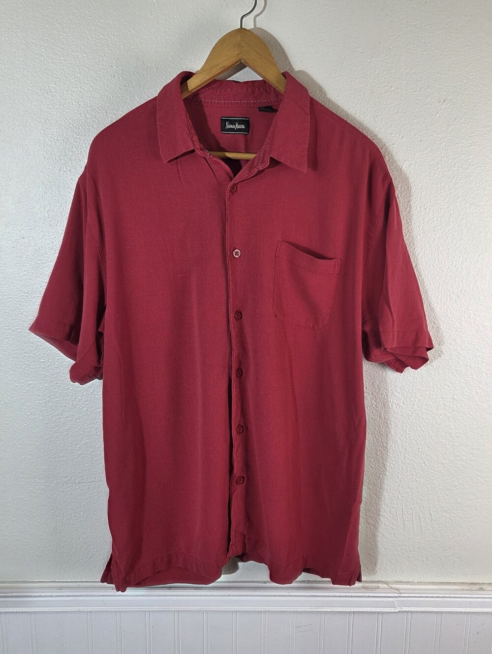 Neiman Marcus Mens XL 100% Silk Button Front Shirt Red Short Sleeve Casual